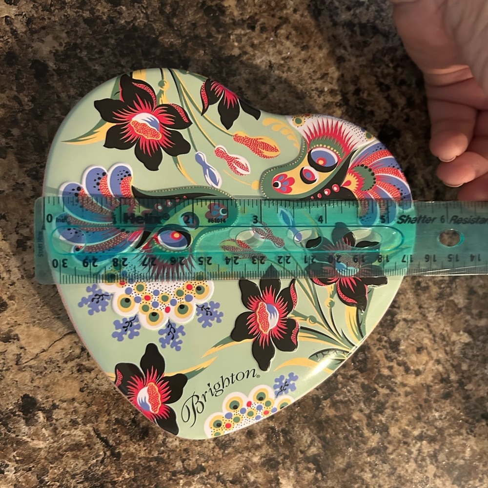 Brighton Heart Tin with Floral Motif - Picture 3 of 6